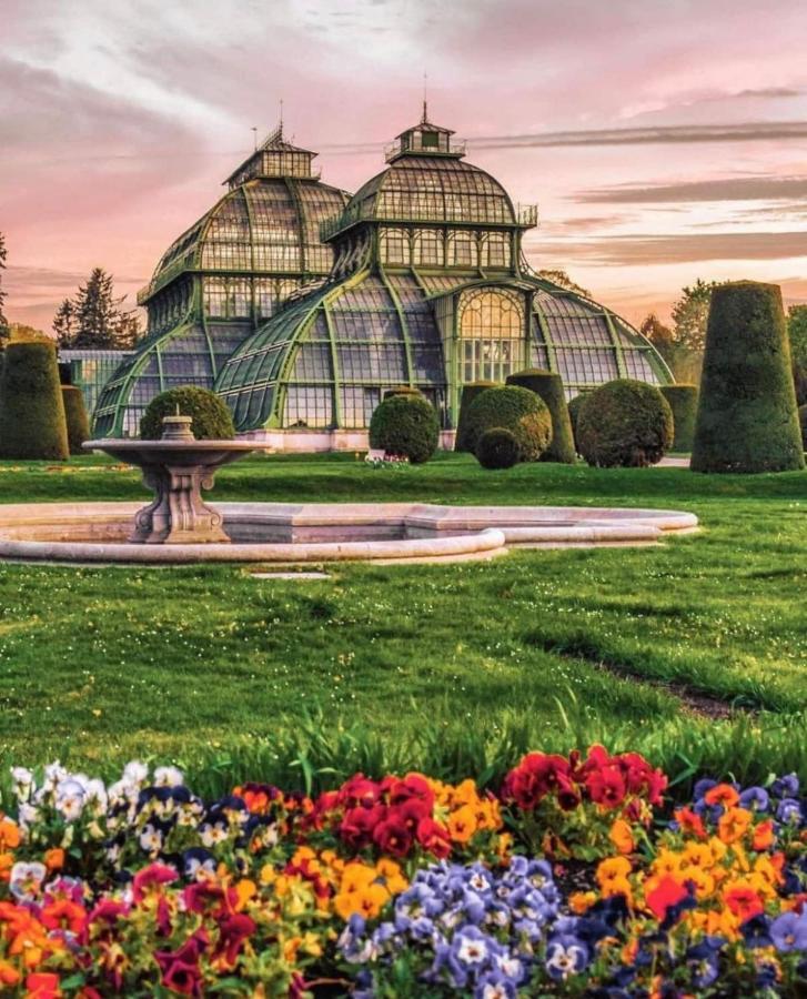 Regal Retreat Intimate Elegance Near Schoenbrunn Palace 비엔나 외부 사진